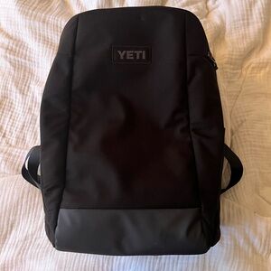 Black YETI Crossroads Backpack 23 Travel Carryon Travel Bag Excellent Condition